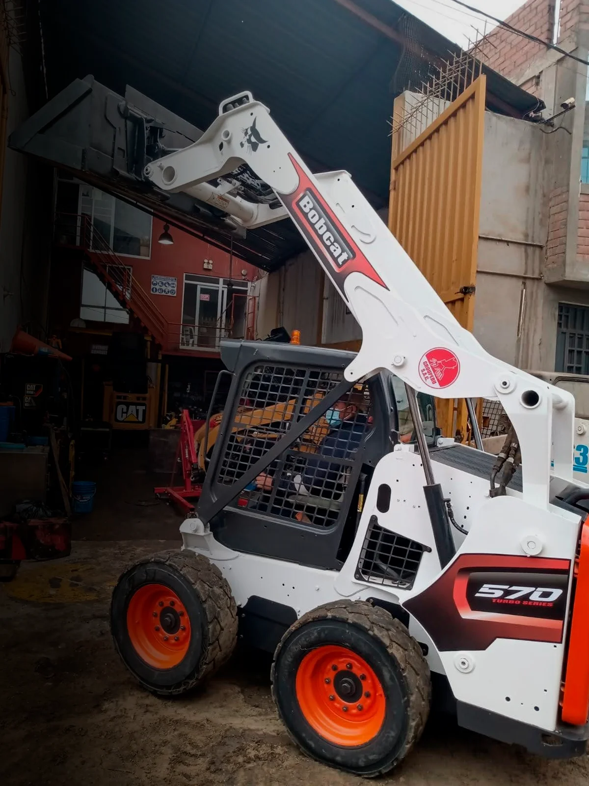 Alquiler de Minicargador con Aditamentos